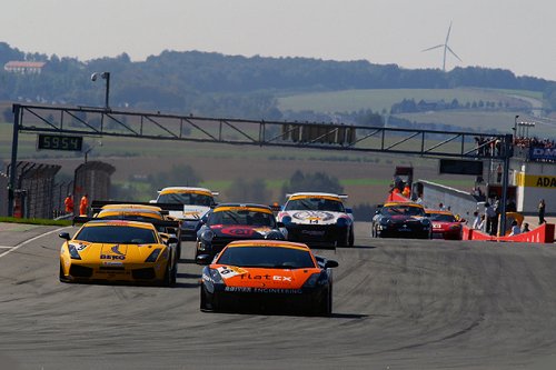 Kox behoudt kansen op titel in ADAC Masters GT-kampioenschap